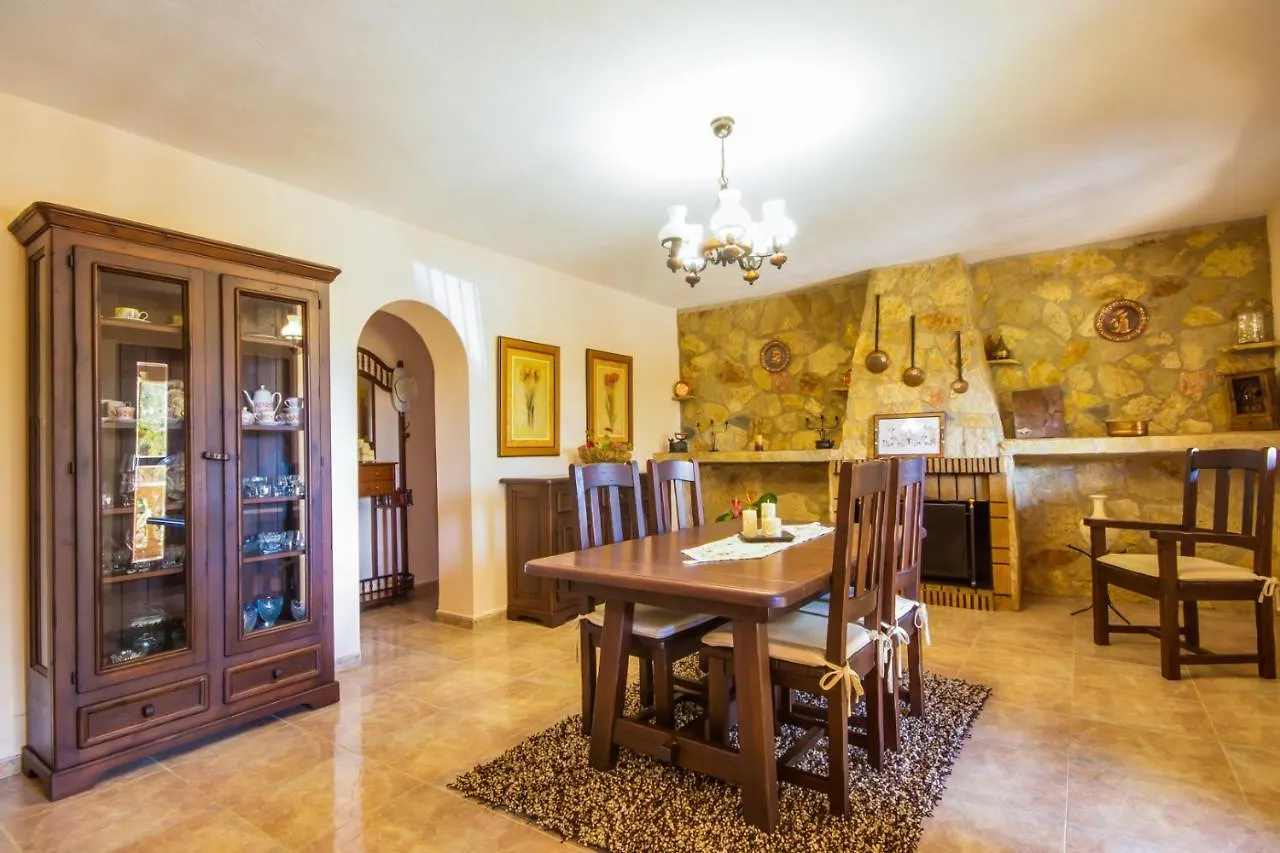 Ideal Property Mallorca - Puri Lloseta Landhaus